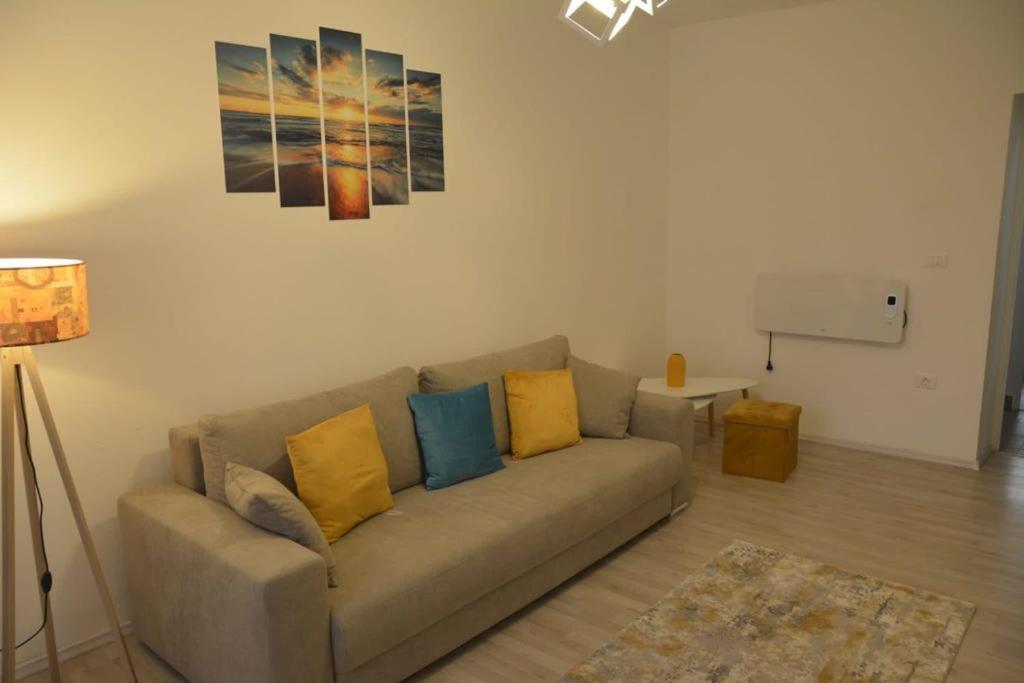 Sunrise Apartment Petroşani מראה חיצוני תמונה
